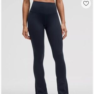Lululemon Black lululemon Align™ High-Rise Mini-Flare Pant
Regular Size 8